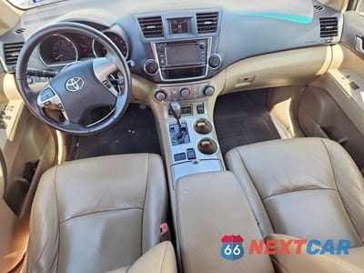 Zdjęcie 8 z 13 samochodu: 2013 TOYOTA HIGHLANDER SE VIN:5TDZK3EH9DS114695 - miniatura