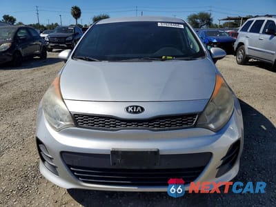 Piąte zdjęcie samochodu w środku: 2016 KIA RIO LX VIN:KNADM5A32G6621580 - miniatura