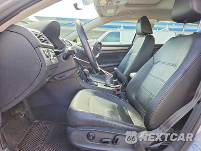 Zdjęcie 7 z 13 samochodu: 2017 VOLKSWAGEN PASSAT SE VIN:1VWBT7A30HC072874 - miniatura