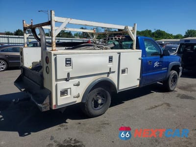 Trzecie zdjęcie samochodu z tyłu: 2004 CHEVROLET SILVERADO C2500 HEAVY DUTY VIN:1GBHC24U14E379963 - miniatura