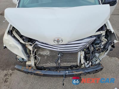 Zdjęcie 12 z 13 samochodu: 2016 TOYOTA SIENNA XLE 8-PASSENGER VIN:5TDYK3DC4GS702140 - miniatura