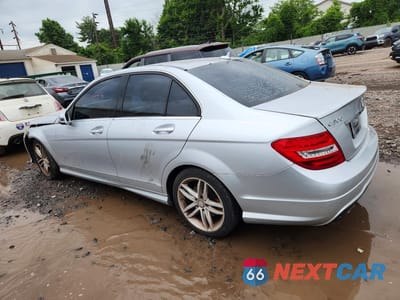 Drugie zdjęcie samochodu z przodu: 2013 MERCEDES-BENZ C 300 4MATIC VIN:WDDGF8AB3DR285876 - miniatura