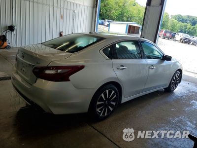 Trzecie zdjęcie samochodu z tyłu: 2018 NISSAN ALTIMA 2.5 SV VIN:1N4AL3AP2JC194271 - miniatura