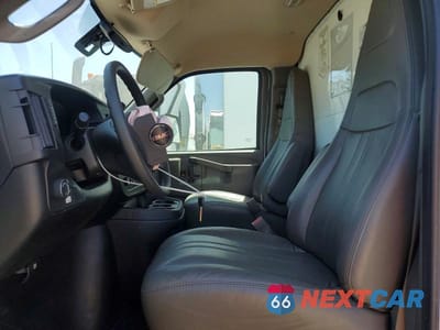 Zdjęcie 7 z 14 samochodu: 2023 GMC SAVANA BOX TRUCK VIN:7GZ37TC78PN007216 - miniatura