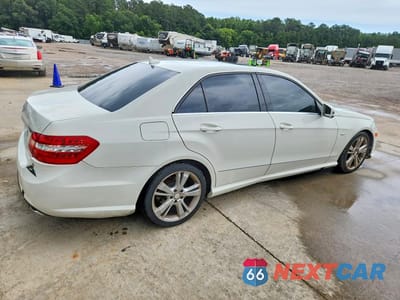 Trzecie zdjęcie samochodu z tyłu: 2012 MERCEDES-BENZ E 350 VIN:WDDHF5KB2CA555596 - miniatura