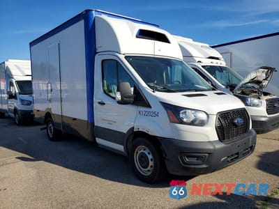 Czwarte zdjęcie samochodu z boku: 2023 FORD TRANSIT DELIVERY TRUCK VIN:1FDBW5ZG0PKA23762 - miniatura