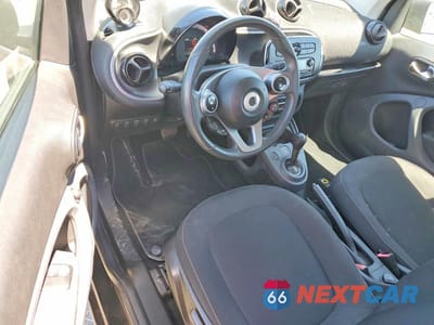 Zdjęcie 8 z 12 samochodu: 2018 SMART FORTWO VIN:WMEFJ9BA2JK308828 - miniatura
