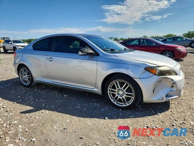 Czwarte zdjęcie samochodu z boku: 2006 SCION TC BASE VIN:JTKDE167860109708 - miniatura