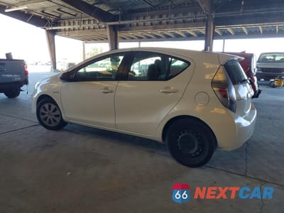 Drugie zdjęcie samochodu z przodu: 2014 TOYOTA PRIUS C ONE VIN:JTDKDTB37E1068545 - miniatura