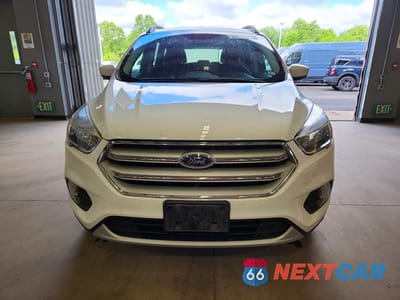Piąte zdjęcie samochodu w środku: 2018 FORD ESCAPE SE VIN:1FMCU9GD5JUB01295 - miniatura
