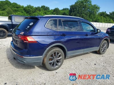 Trzecie zdjęcie samochodu z tyłu: 2022 VOLKSWAGEN TIGUAN SE VIN:3VV3B7AX2NM064607 - miniatura