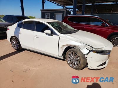 Czwarte zdjęcie samochodu z boku: 2019 MAZDA 3 SELECT VIN:JM1BPBAM9K1116456 - miniatura