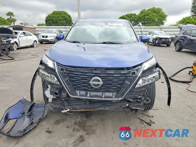 Piąte zdjęcie samochodu w środku: 2023 NISSAN ROGUE SV VIN:JN8BT3BA6PW000961 - miniatura