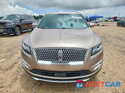 Piąte zdjęcie samochodu w środku: 2019 LINCOLN MKC VIN:5LMCJ1C90KUL16884 - miniatura