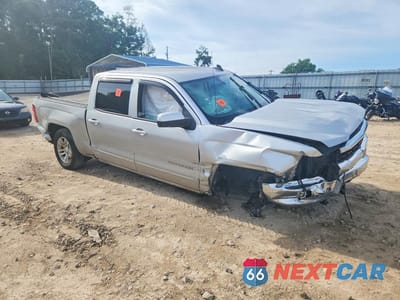 Czwarte zdjęcie samochodu z boku: 2018 CHEVROLET SILVERADO C1500 LT VIN:3GCPCREC2JG461274 - miniatura