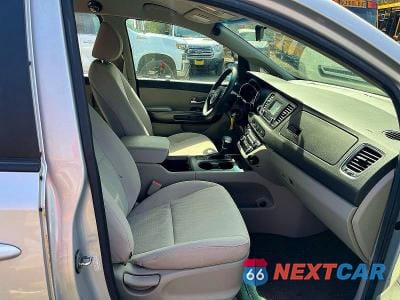 Piąte zdjęcie samochodu w środku: 2018 KIA SEDONA L VIN:KNDMA5C1XJ6403384 - miniatura