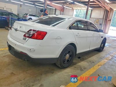 Trzecie zdjęcie samochodu z tyłu: 2019 FORD TAURUS POLICE INTERCEPTOR VIN:1FAHP2MK7KG101445 - miniatura