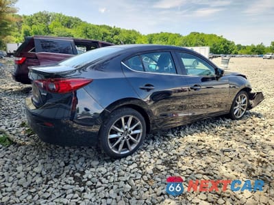 Trzecie zdjęcie samochodu z tyłu: 2018 MAZDA 3 TOURING VIN:3MZBN1V32JM164414 - miniatura