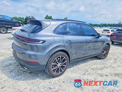 Trzecie zdjęcie samochodu z tyłu: 2026 PORSCHE CAYENNE VIN:WP1AA2AY0TDA02134 - miniatura