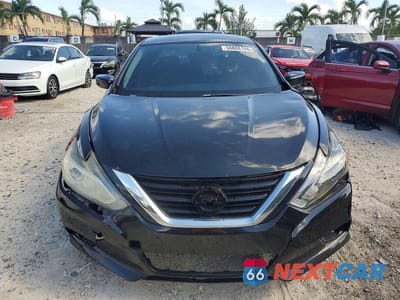 Piąte zdjęcie samochodu w środku: 2017 NISSAN ALTIMA 2.5 S VIN:1N4AL3AP9HC260678 - miniatura