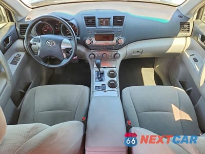 Zdjęcie 8 z 14 samochodu: 2012 TOYOTA HIGHLANDER BASE VIN:5TDZK3EH8CS085401 - miniatura