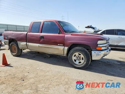 Czwarte zdjęcie samochodu z boku: 2002 CHEVROLET SILVERADO K1500 VIN:2GCEK19T021285888 - miniatura