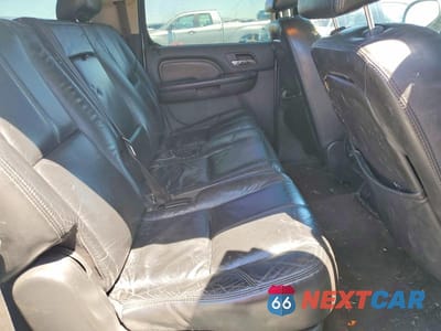 Zdjęcie 10 z 12 samochodu: 2007 GMC YUKON XL DENALI VIN:1GKFK66897J359330 - miniatura