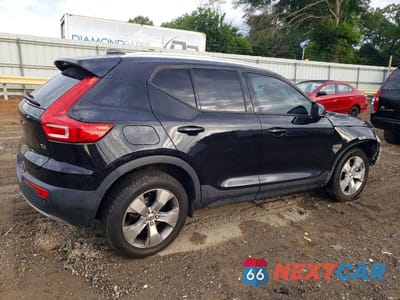 Trzecie zdjęcie samochodu z tyłu: 2020 VOLVO XC40 T4 MOMENTUM VIN:YV4AC2HK1L2257543 - miniatura