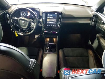 Zdjęcie 8 z 12 samochodu: 2019 VOLVO XC40 T5 R-DESIGN VIN:YV4162UM7K2107000 - miniatura