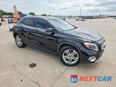 Czwarte zdjęcie samochodu z boku: 2020 MERCEDES-BENZ GLA 250 VIN:WDCTG4EB8LU023169 - miniatura