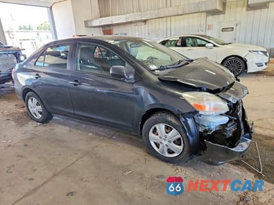 Czwarte zdjęcie samochodu z boku: 2008 TOYOTA YARIS BASE VIN:JTDBT903X81276089 - miniatura