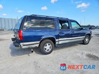Trzecie zdjęcie samochodu z tyłu: 1997 CHEVROLET SUBURBAN C1500 VIN:1GNEC16R9VJ370719 - miniatura