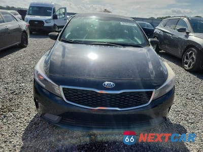 Piąte zdjęcie samochodu w środku: 2017 KIA FORTE LX VIN:3KPFK4A78HE119103 - miniatura