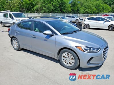 Czwarte zdjęcie samochodu z boku: 2017 HYUNDAI ELANTRA SE VIN:5NPD74LF3HH207615 - miniatura