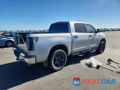 Trzecie zdjęcie samochodu z tyłu: 2010 TOYOTA TUNDRA CREWMAX SR5 VIN:5TFEY5F13AX096355 - miniatura