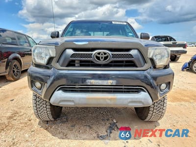 Piąte zdjęcie samochodu w środku: 2015 TOYOTA TACOMA V6 VIN:5TFLU4ENXFX121535 - miniatura