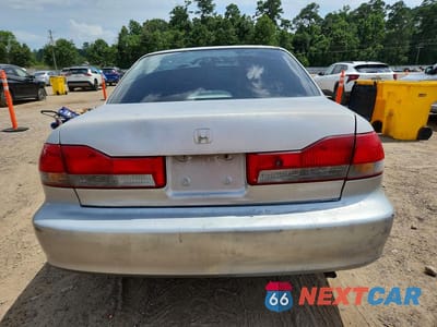 Zdjęcie 6 z 12 samochodu: 2002 HONDA ACCORD VALUE VIN:1HGCF86602A055682 - miniatura