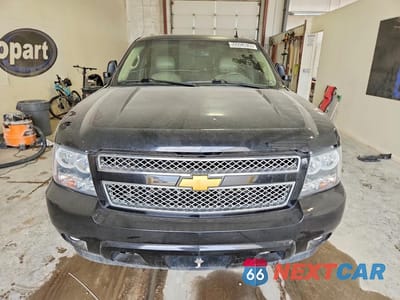 Piąte zdjęcie samochodu w środku: 2013 CHEVROLET SUBURBAN K1500 LTZ VIN:1GNSKKE70DR304684 - miniatura