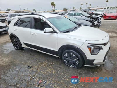 Czwarte zdjęcie samochodu z boku: 2023 KIA NIRO WIND VIN:KNDCR3L12P5021387 - miniatura