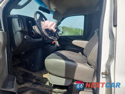 Zdjęcie 7 z 13 samochodu: 2019 CHEVROLET EXPRESS G2500 VIN:1GCWGAFG9K1322441 - miniatura