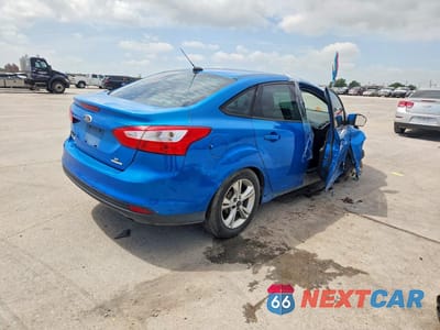 Trzecie zdjęcie samochodu z tyłu: 2014 FORD FOCUS SE VIN:1FADP3F23EL368238 - miniatura