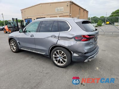 Drugie zdjęcie samochodu z przodu: 2025 BMW X5 XDRIVE50E VIN:5UX43EU08S9X01012 - miniatura