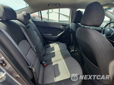 Zdjęcie 10 z 12 samochodu: 2016 KIA FORTE LX VIN:KNAFX4A6XG5508843 - miniatura