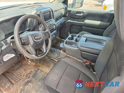 Zdjęcie 8 z 13 samochodu: 2023 GMC SIERRA K35 - BOX TRUCK VIN:1GD39SE73PF230946 - miniatura