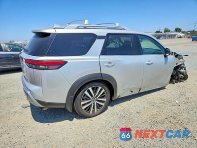 Trzecie zdjęcie samochodu z tyłu: 2025 NISSAN PATHFINDER PLATINUM VIN:5N1DR3DG1SC211527 - miniatura