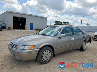 1997 TOYOTA CAMRY 4T1BG22KXVU164138 - główne zdjęcie licytacji z USA - miniatura