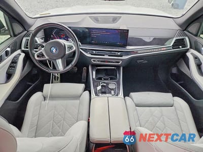 Zdjęcie 8 z 13 samochodu: 2024 BMW X5 XDRIVE50E VIN:5UX43EU09R9T25625 - miniatura