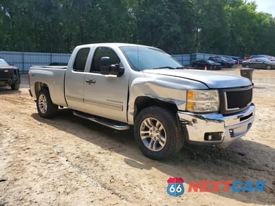 Czwarte zdjęcie samochodu z boku: 2013 CHEVROLET SILVERADO K1500 LT VIN:1GCRKSE72DZ107233 - miniatura