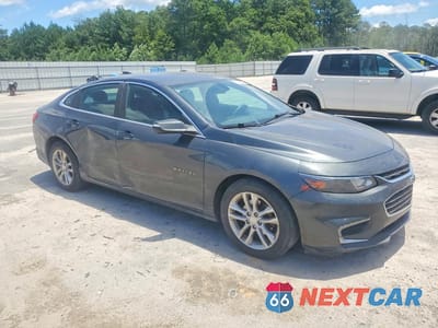 Czwarte zdjęcie samochodu z boku: 2018 CHEVROLET MALIBU LT VIN:1G1ZD5ST2JF114671 - miniatura