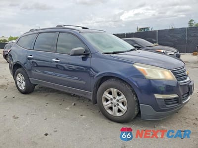 Czwarte zdjęcie samochodu z boku: 2015 CHEVROLET TRAVERSE LS VIN:1GNKVFED0FJ110291 - miniatura